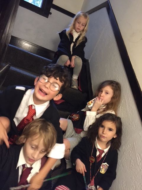 halloween2016_hogwarts-kids-on-stairs